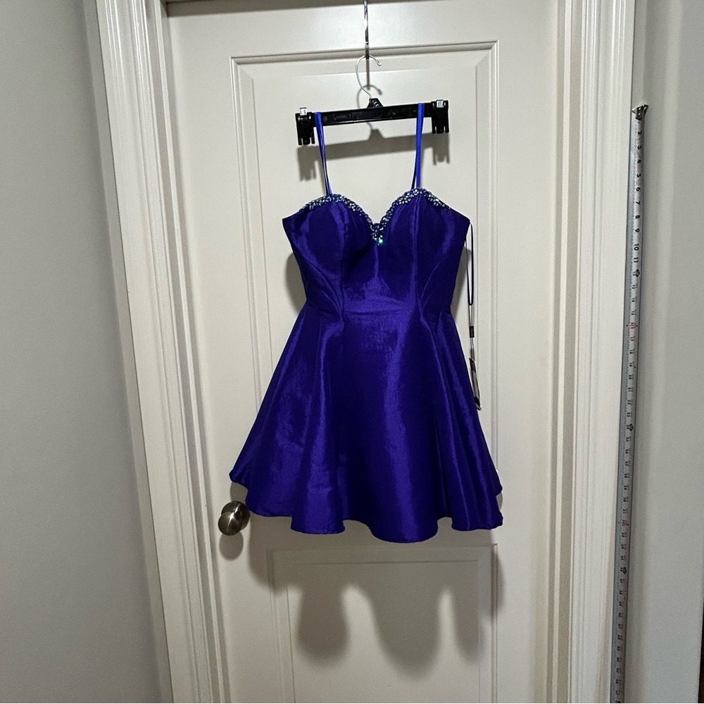 La Femme women’s size 8 strapless mini cocktail Dress  Vibrant Purple, beads NWT